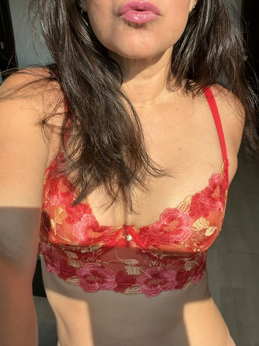 luna08leo's tweet photo. Hola ! Yo soy Luna 
Sígueme !!!
#swingersméxico #SW #Swinger #hotwife #cuckol #vpixel #stag #cuckqueen https://t.co/sLawdXNfEA