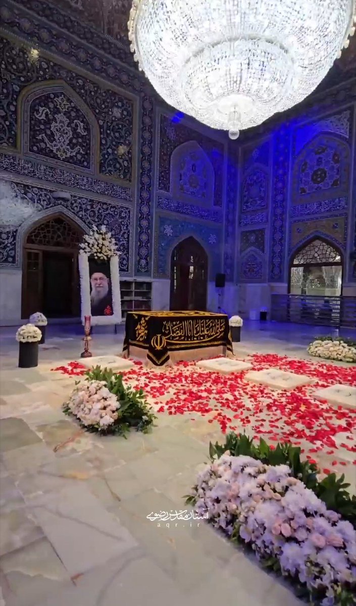 sr95es's tweet photo. وَسَلَامٌ عَلَيْهِ يَوْمَ وُلِدَ وَيَوْمَ يَمُوتُ وَيَوْمَ يُبْعَثُ حَيًّا...

#رهبر_شهید 
#باید_برخاست https://t.co/I20w9BDriO