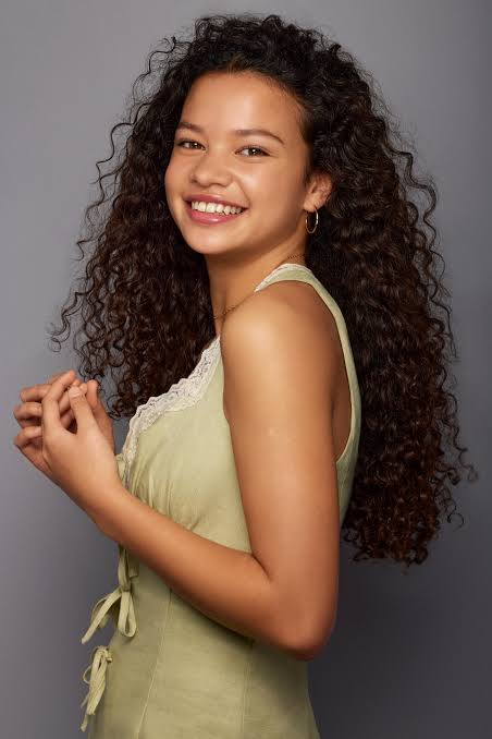 snowflakestormy's tweet photo. uma coisa que eu não entendo é porque alisaram o cabelo da catherine laga'aia pro live action de moana. o cabelo da moana é onduladinho e a atriz já tinha os cachos naturalmente https://t.co/kBq6ycUEEz