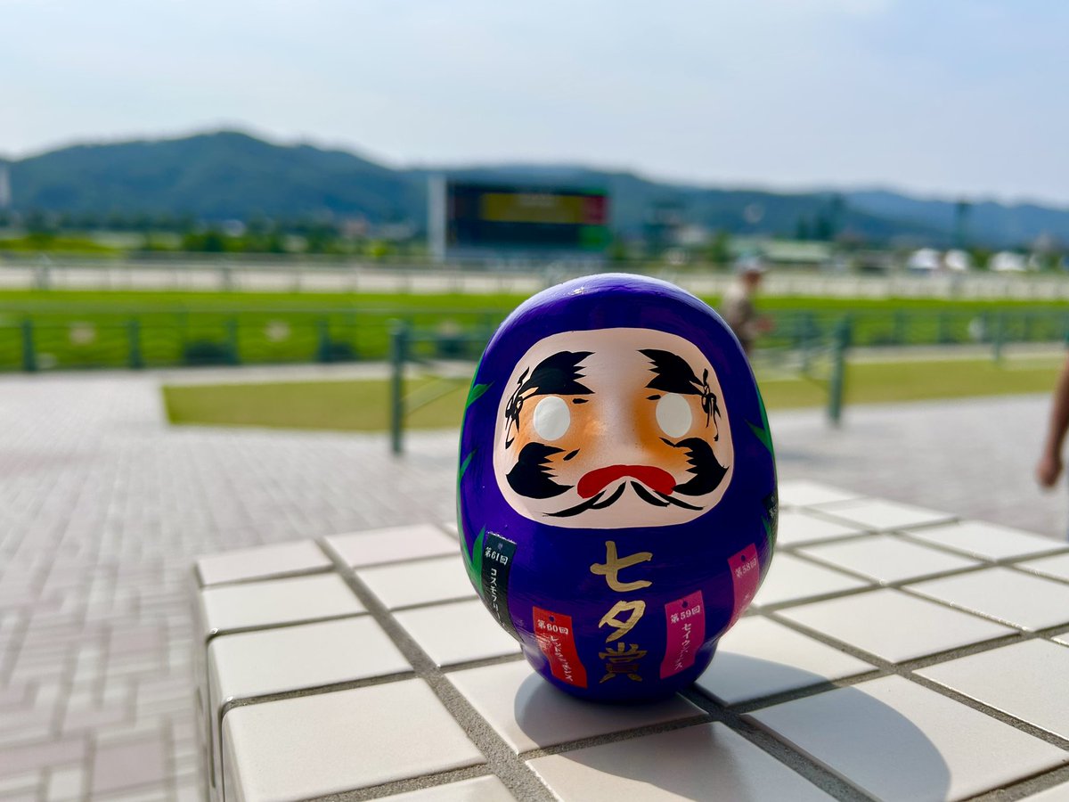 🍑夏の福島競馬🍑 本日の誘導馬お出迎えは #エアアンセム 朝から競馬場