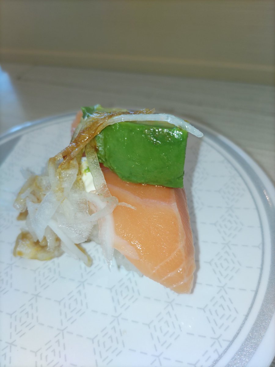 hinadyan's tweet photo. @3kene5k 個人差はヤバいですよ🤭↓史上最厚アボカド https://t.co/AwxZ79PsKu