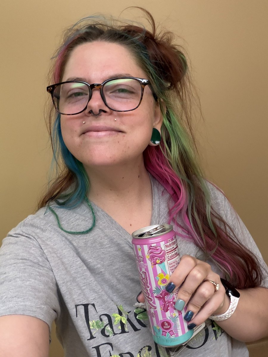 laina_haze's tweet photo. had my favorite alani. i am addicted. 
let’s hang, smoke, chill. 🖤 https://t.co/w4k48bUIgG