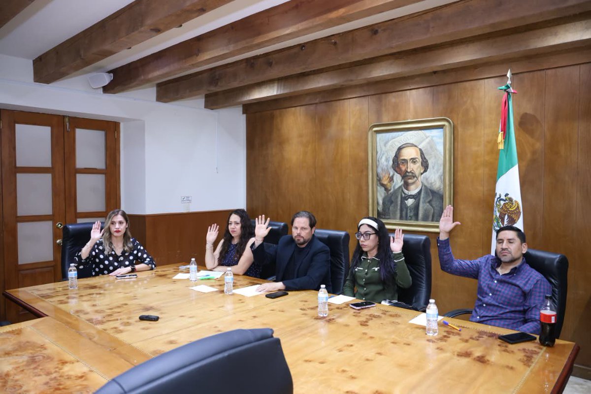 otnielgarcia's tweet photo. En la Comisión de Justicia seguimos impulsando el diálogo, el análisis y el trabajo responsable para fortalecer el marco legal de nuestro estado.

Con compromiso y responsabilidad, continuamos construyendo iniciativas que contribuyan a una justicia más cercana. https://t.co/HgZLpTLLRZ