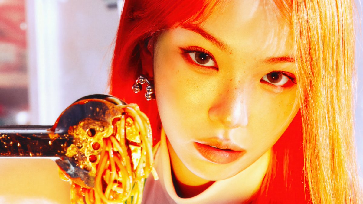 kpop_wall4's tweet photo. Desktop Version 🖥️✨

Enjoy your 4K wallpaper!

#CHAEWON #김채원 #LESSERAFIM #르세라핌 #Wallpaper #4K #KPOP https://t.co/kFE7bGMOyk