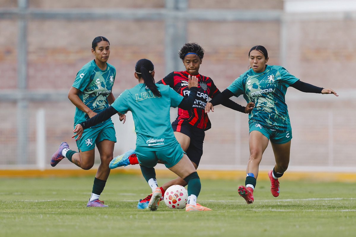 clubleonfemenil's tweet photo. PRETEMPORADA
#LasFieras 💚 andan con todo y hoy vencieron 3-0 a @NecaxaFemenil.
Itzell Alemán, Chelsea Lien y Rubí Soto anotaron los goles de la victoria.
#RugeConEllas https://t.co/BOrNLczunI