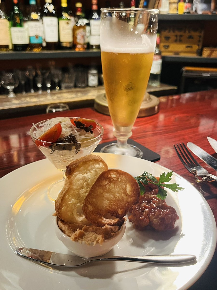 mie_po's tweet photo. 仕事の後のご褒美はbarカオスへ。
ビーフカレーでお腹いっぱい。
恒例の和食の会も予約し、夏の楽しみが増えました！ https://t.co/2GzjLrQXEt