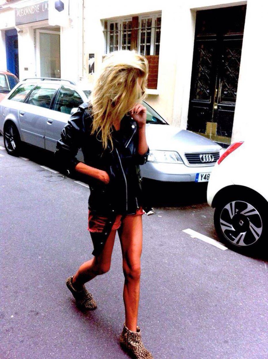 LindaLima110563's tweet photo. My obsession over Margot Lönnberg will never end | effortlessly skinny and chic. https://t.co/oea5K0dmBF