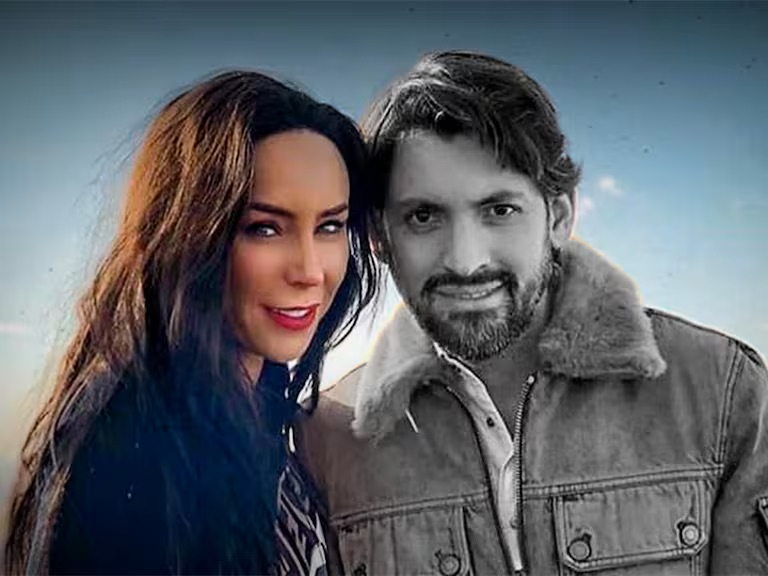 EnriqueEnVivo's tweet photo. 🚨CASO ÁLVAREZ PUGA-GÓMEZ MONT:
NI FICHA ROJA NI EXTRADICIÓN
Tras la detención de Alejandro Mario Álvarez Puga, vuelve a quedar bajo los reflectores el caso de su hermano Víctor Manuel Álvarez Puga y su esposa Inés Gómez Mont.
#Expedientes de @arturoangel20 en @asilascosasWPM.
El caso en su contra lleva cuatro años atorado.
Desde 2022, un amparo contra las órdenes de aprehensión sigue sin resolverse. Mientras tanto, la pareja permanece en Estados Unidos y la FGR no gestionó a tiempo una ficha roja de Interpol que facilitara su detención con fines de extradición.
Un presunto desfalco de 2 mil 500 millones de pesos, una investigación congelada, una justicia que no llega y demasiadas preguntas sin respuesta.
Por lo pronto, a esta espera judicial se suma la detención de un hermano de Álvarez Puga al que se le acusa de presunta defraudación fiscal de 4 millones 618 mil 798.80 pesos.
🗓️ L a V
⏰ 5 a 7 pm (horario mundialista)
📻 @WRADIOMexico | 96.9 FM
🛜 https://t.co/My5EJXMEIY
