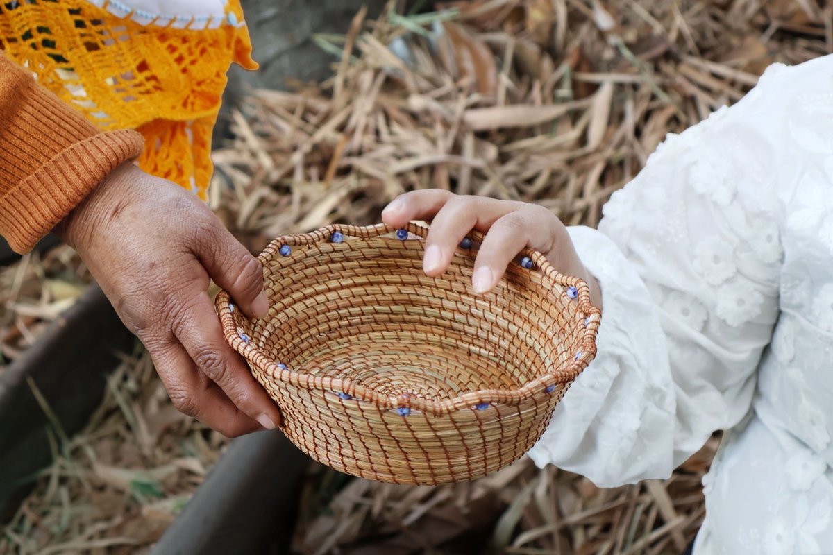 DisplayNoticias's tweet photo. 🧵 El Gobierno de Morelos otorgará 70 apoyos de $25 mil a mujeres indígenas y afromexicanas para preservar y transmitir saberes artesanales tradicionales.

#Morelos #Saberes2026 #Artesanas #LaPrimaveraDeMéxico https://t.co/GoMFjyiGFy