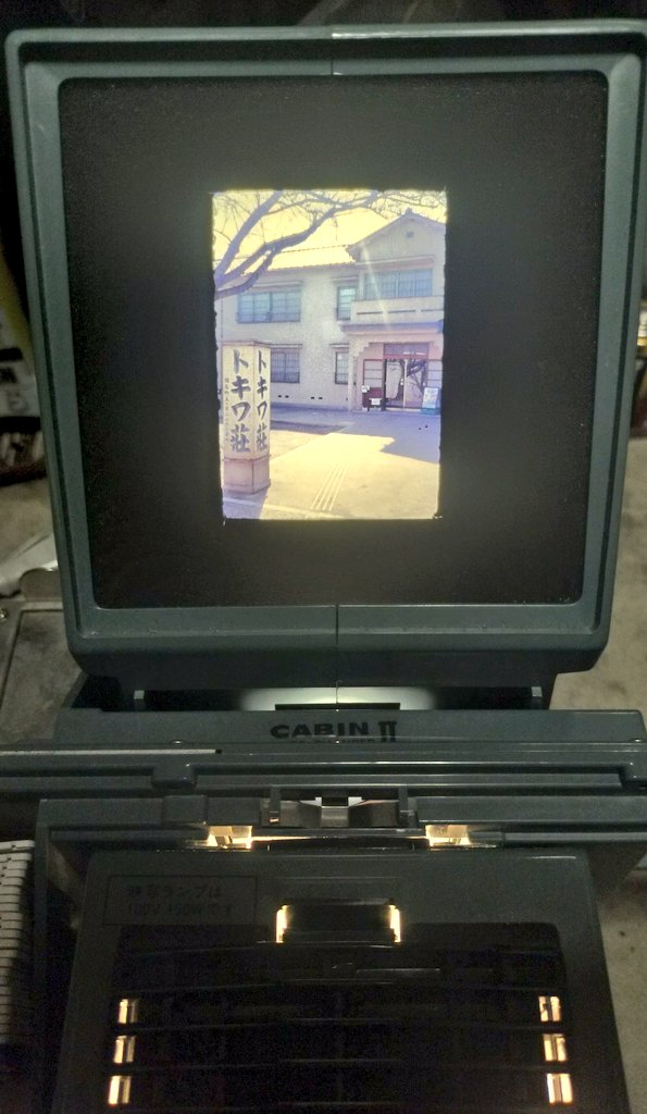 kamirenko's tweet photo. ハーフサイズなので画面は小さくなるが致し方ない
昔はキャビンプロジェクターにハーフ用拡大レンズあったみたい
オートチェンジャーも引っかかりなく問題無いね
今は無いハーフサイズとステレオリアリストのマウントを復活させるぜ https://t.co/MeOBc1T613