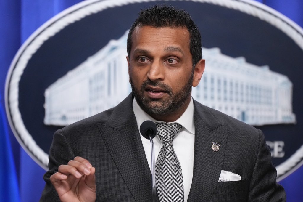 LucasSa56947288's tweet photo. 🚨NEW from MS NOW: FBI Director Kash Patel abruptly canceled a planned trip to Chicago to visit his girlfriend after frustrated Trump administration officials summoned him to the White House, according to two people familiar with the matter.

The exact reason remains unclear, but several officials were reportedly upset over a range of Patel’s actions. Some were also frustrated that he planned to leave Washington amid renewed tensions with Iran and alleged threats against Donald Trump.