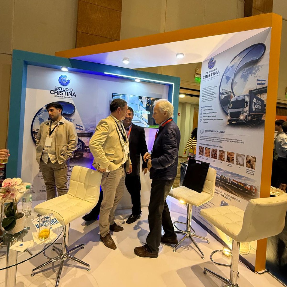 TradexLA's tweet photo. 2) Una instancia clave para fortalecer vínculos, conocer las últimas tendencias del sector y seguir impulsando nuevas oportunidades en logística, transporte y comercio internacional. 
#TradexInternational #ExpoLogísticaParaguay #Logística https://t.co/kIeHTly6Bm