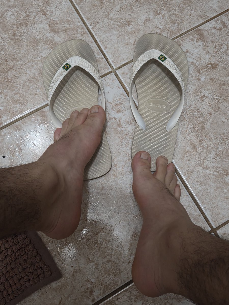 novfindom's tweet photo. Cheguei da academia, quem vai vir lamber meu pezão 43 suado?
#feetworshi̇p 
#feet
#PINTOSAWARDS 
#findom 
#findomfeet https://t.co/CAhSFSHzOR