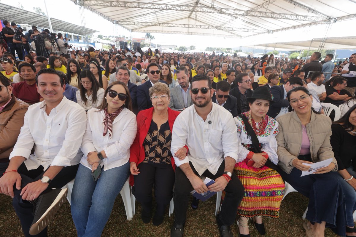 CaroLozanoHaro's tweet photo. Hoy acompañé el evento presidencial Pichincha Aquí Estamos, donde compartí con diferentes autoridades del estado y donde la Secretaría Nacional de Gestión de Riesgos participó compartiendo con la ciudadanía el trabajo que realizamos para fortalecer la prevención, la preparación y la respuesta ante emergencias.

#GobiernoDelEcuador