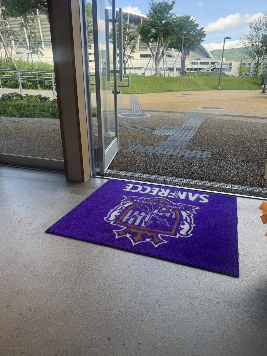 BIGFLAG2's tweet photo. オープンして初めての土日を迎えます
不安でいっぱい
今日はグリンアリーナのケータリングも重なっていますが近いのでみんな居ます。
ぜひ遊びに来て下さいね
そして１５時くらいに大拡散希望の投稿をするのでご協力よろしくお願い致します
#bigflag
#前田食品 https://t.co/rWZz1O4toW