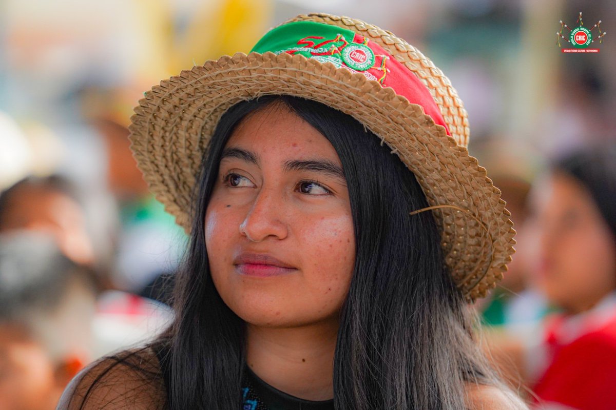 CRIC_Cauca's tweet photo. Con cada presentación, las juventudes reafirman su compromiso con la defensa de la cultura, la lengua, las tradiciones y el legado ancestral que les han confiado los mayores. Hoy asumen con responsabilidad la misión de seguir tejiendo la pervivencia de nuestros pueblos. https://t.co/PiPDFX3DKO