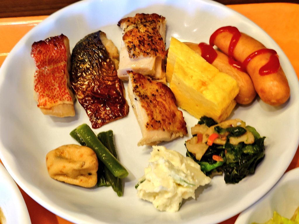 kamio_4's tweet photo. ホテルの朝ご飯！ https://t.co/5QeNhKPmfb