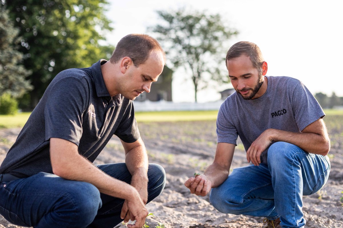 farmcreditmid's tweet photo. Seven generations strong, Jay and Wade balance tradition with innovation. In northwest Ohio, the brothers cultivate a diverse 3,000+ acre operation. By embracing automation, they’re securing their legacy for the next generation.

#OhioAgriculture #CenturyFarm https://t.co/Kw9ytJ5DF1