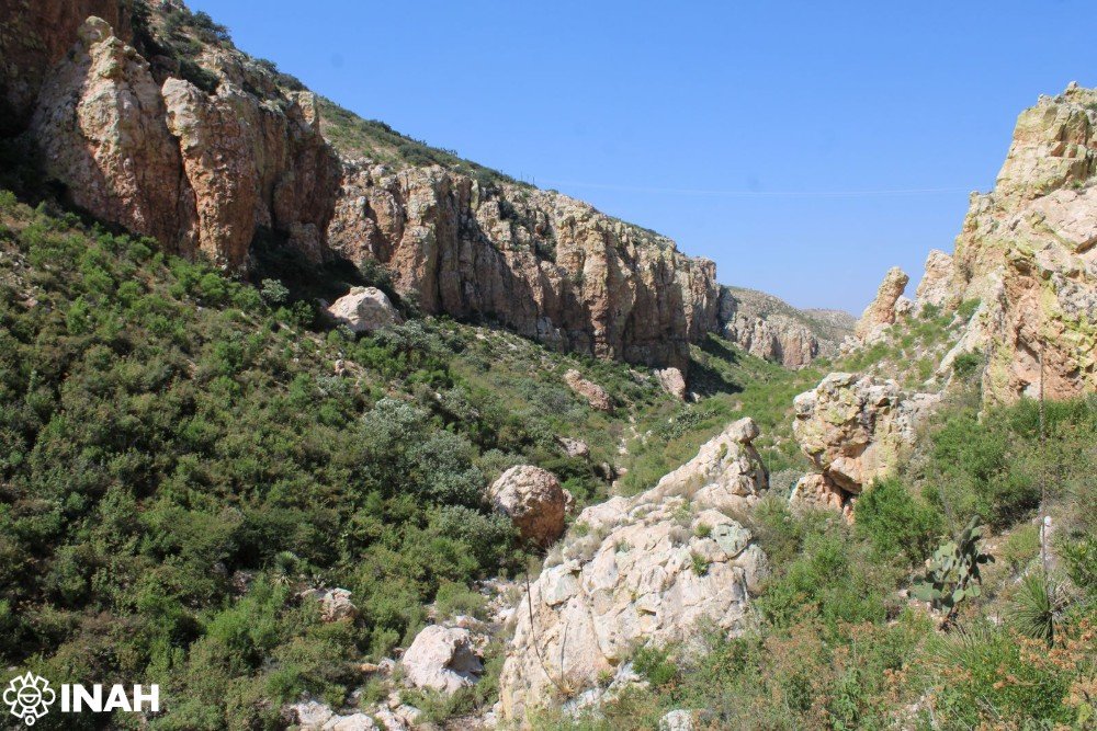 INAHmx's tweet photo. #ÚLTIMAHORA 🚨 Descubren ocho sitios más de pintura rupestre en la sierra de Valdecañas, en Fresnillo, Zacatecas

⚠️ Podrían tener antigüedad de entre 600 a 1,200 años

Entérate de los detalles en: https://t.co/9Kn5ENKsHA

📸Carlos Torreblanca, INAH. https://t.co/8aoAfM8RW6
