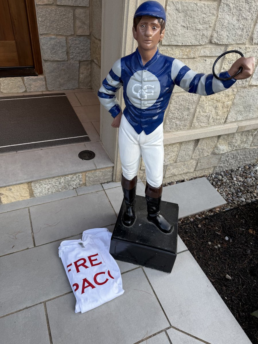 barshoelife's tweet photo. we ❤️ horse racing.
#freepaco https://t.co/tEVxJ9dhZs