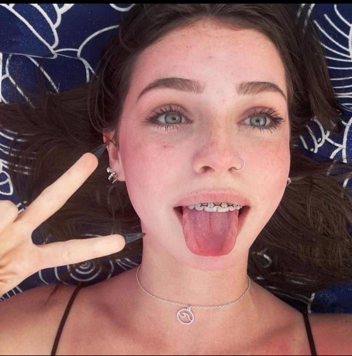 ramens99's tweet photo. nghhh braces and faceporn go so perfectly together 😵‍💫 like my hand and my leaky gooner dicklet 😖

#wankchat #goon #faceporn #relapse #nofap #braces https://t.co/7ZvxBbTkNx
