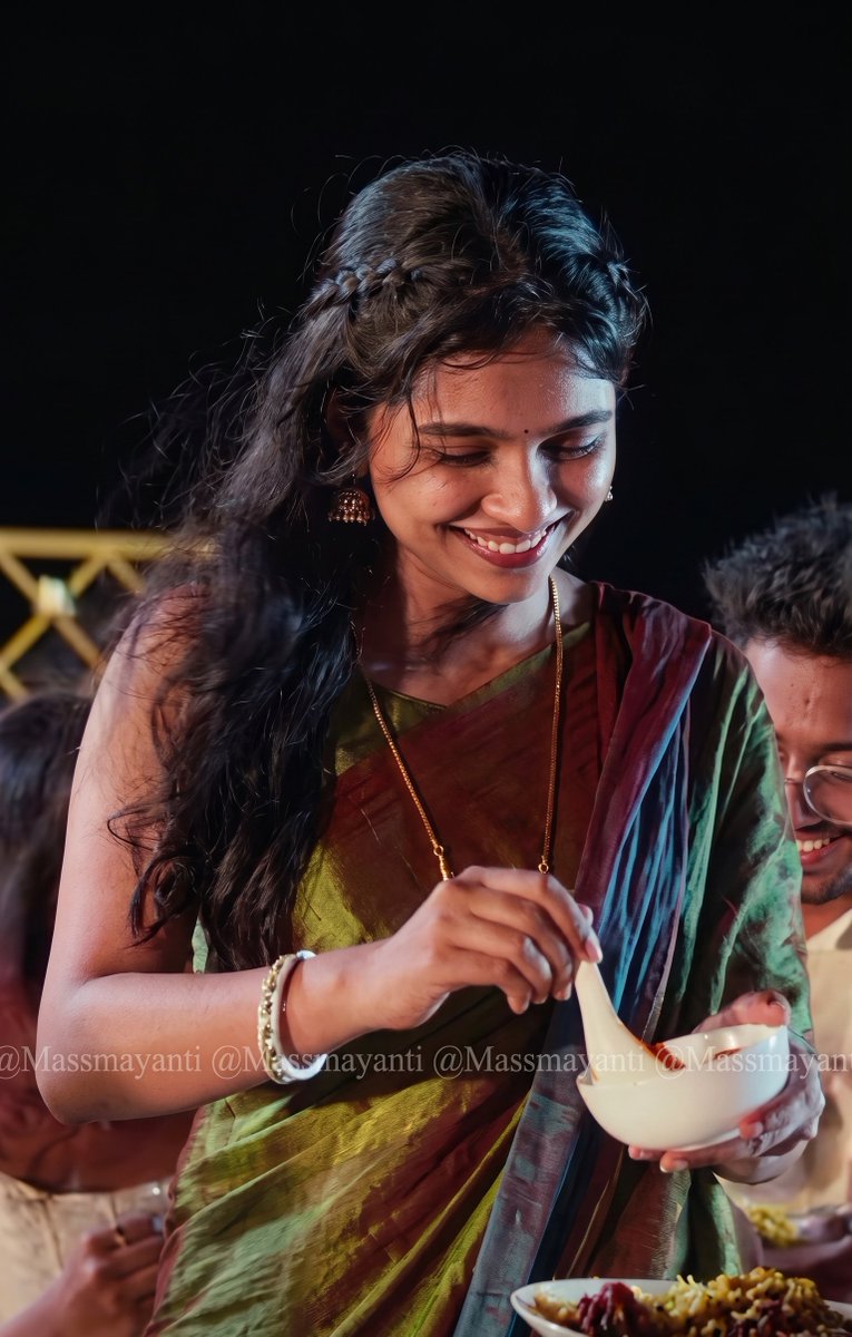 MassMayanti's tweet photo. ngl
Mamitha in this green sleeveless saree looked the hottest she ever was and ever would.

Mamitha Baiju 💚💚💚 https://t.co/swq1njfaDh