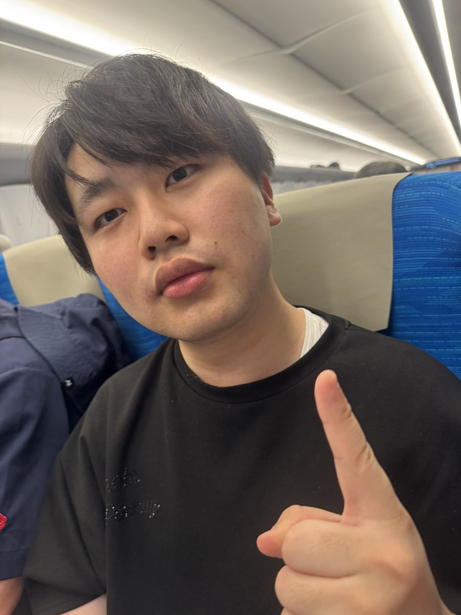 atopcord's tweet photo. 仕事で新幹線乗ってたらおれと同じくらいのブスいた。

　　　　　　　　　リーダー　さわえる https://t.co/7XYyATfrau