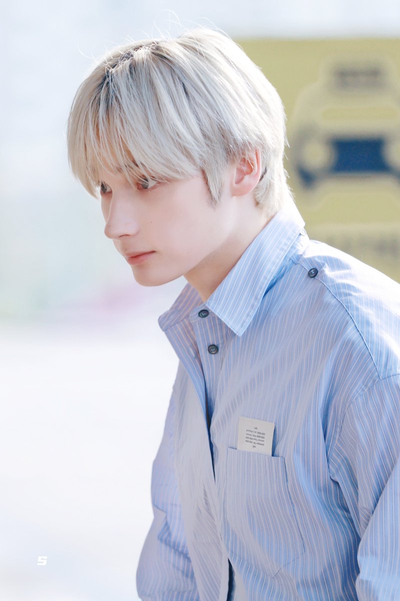 hkkaels's tweet photo. The blue shirt, I like it!! Safe skies, love❣️🌟 https://t.co/bKtMb4AY1q