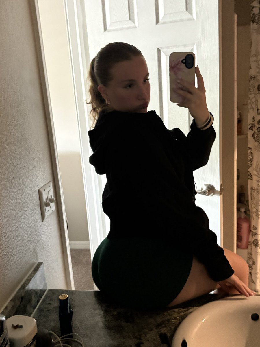Milla Moon tweet media