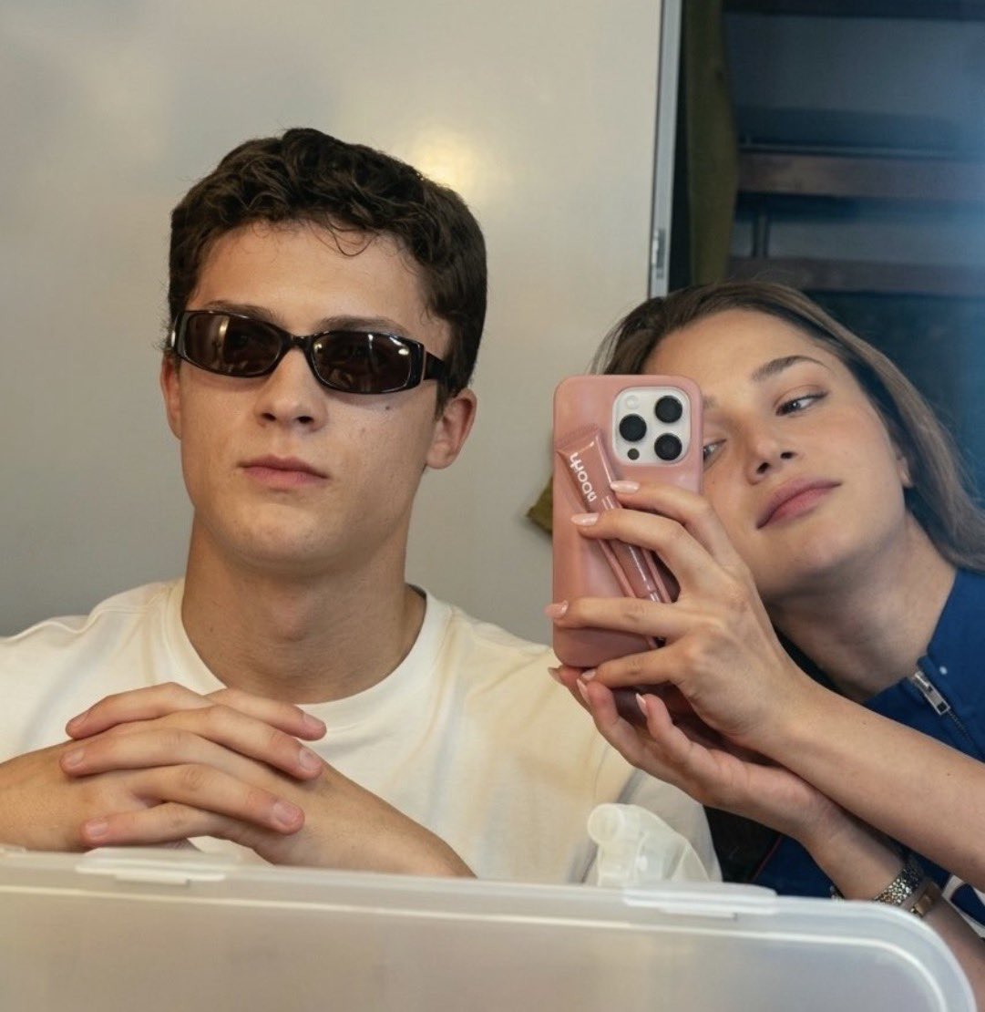 alexthgreatest's tweet photo. amo q mosca e mili tao sempre nos mimando https://t.co/XMJjo5n0KU