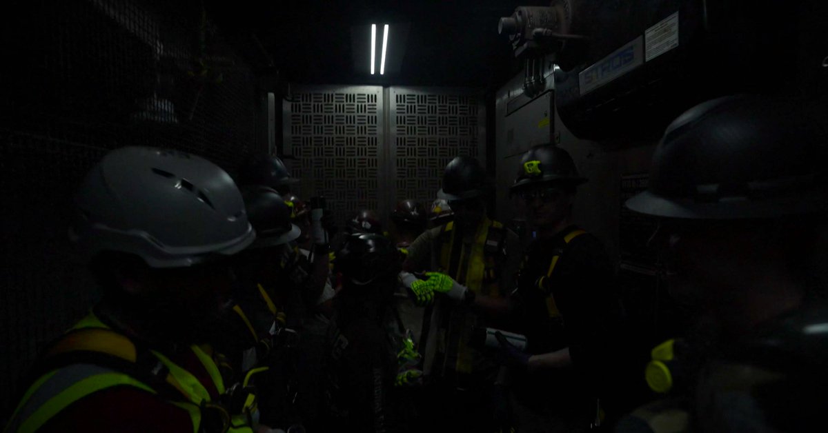 SERobinsonJr's tweet photo. Literally looks like they are about to drop the hatch and storm the beach https://t.co/ZC0uRWZSGg