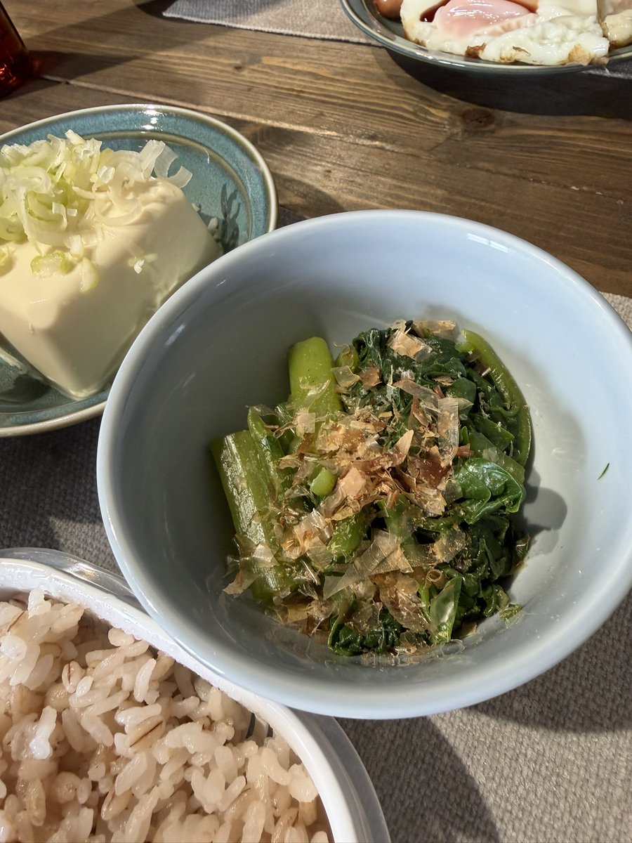 aco_s_'s tweet photo. つるむらさきという野菜をいただきました☺️
おひたしで…朝ごはん
ゴハンは150g✨🍚
#おうちゴハン https://t.co/6AhmXGt724