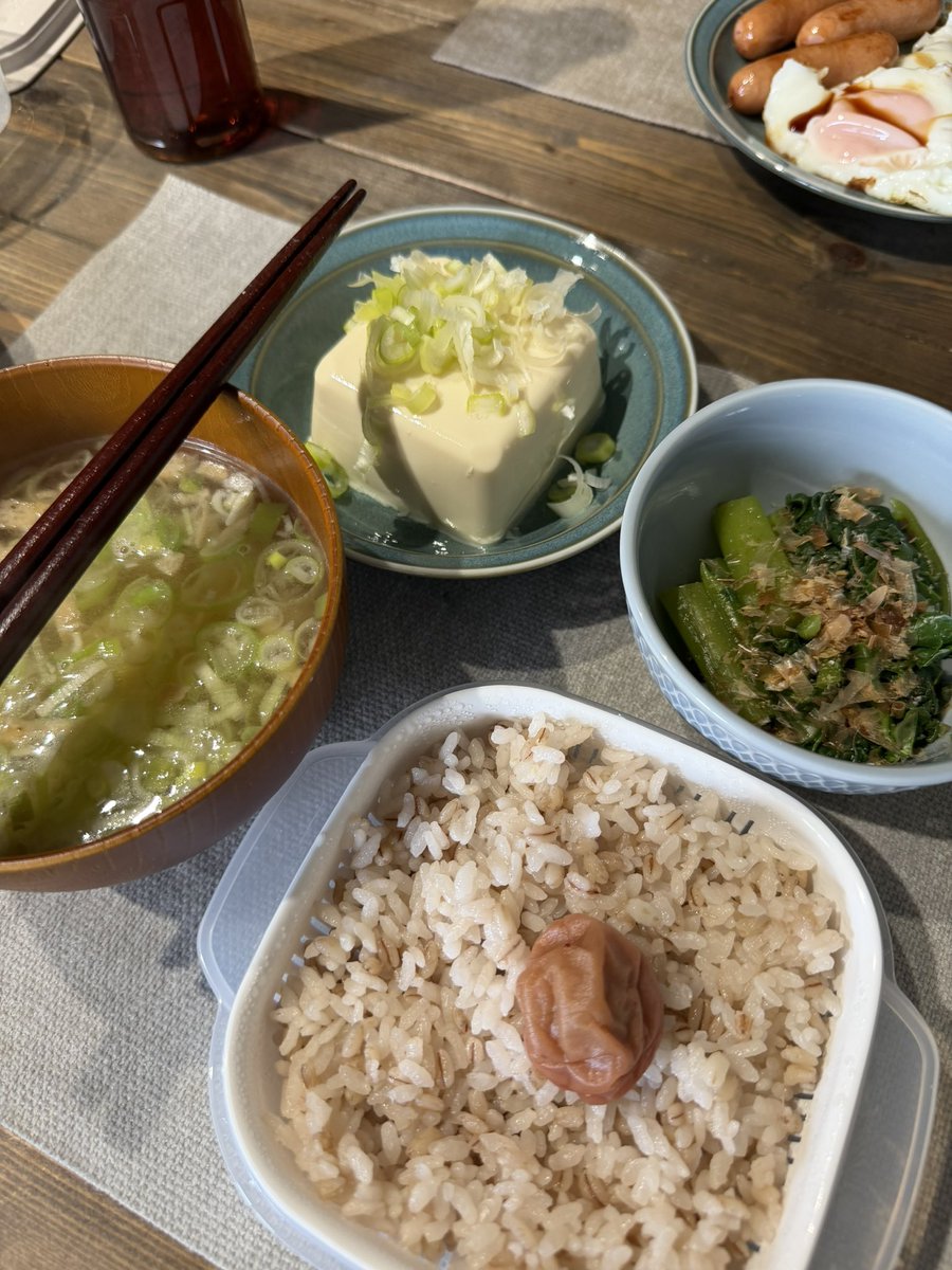 aco_s_'s tweet photo. つるむらさきという野菜をいただきました☺️
おひたしで…朝ごはん
ゴハンは150g✨🍚
#おうちゴハン https://t.co/6AhmXGt724