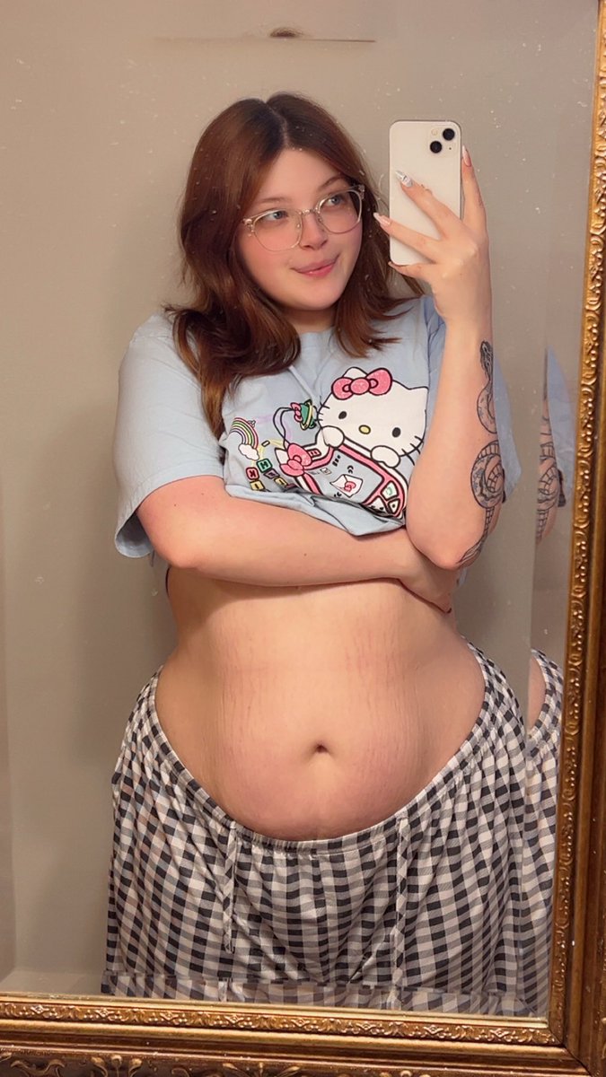 mistressbaozi's tweet photo. mom tummy + leaking tits = ? https://t.co/w0SKpCaGZ6