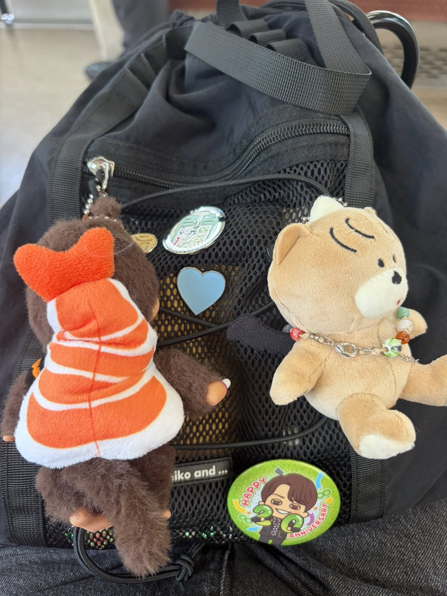 sakebesa's tweet photo. 仕事からのジャムフェス直行のため、このまま出勤🙏もういいねん！！うじうじしてられへんし！気持ちだけは高めてる✌🏻
@aimyonGtter https://t.co/hjF8AYBP4G