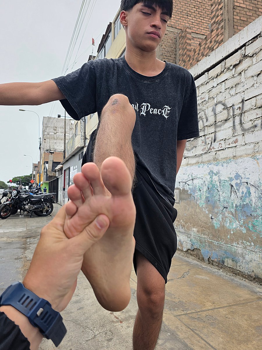 prohibido_xxx's tweet photo. Hueles éstas patas? 🤤🔥 https://t.co/kXDhQi7VPT
