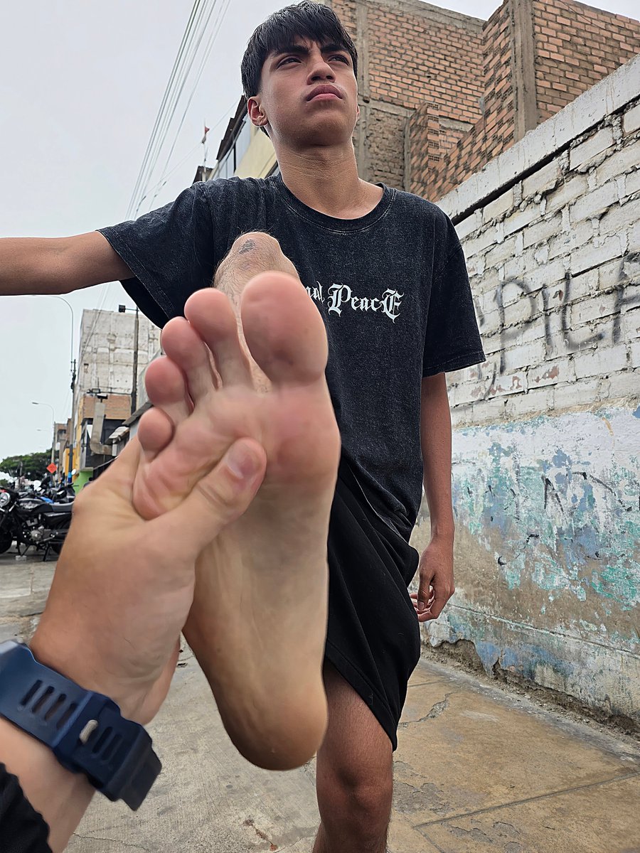prohibido_xxx's tweet photo. Hueles éstas patas? 🤤🔥 https://t.co/kXDhQi7VPT