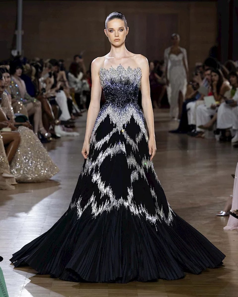 kendam_com's tweet photo. Tony Ward Fall Winter 2026-2027 Haute Couture collection runway presented at Paris Couture Week FW26 (July 6, 2026) https://t.co/OWlCup0Yxt
#TonyWard #HauteCouture #FW26 #ParisCoutureWeek #Kendam https://t.co/nFcPIoUCqg