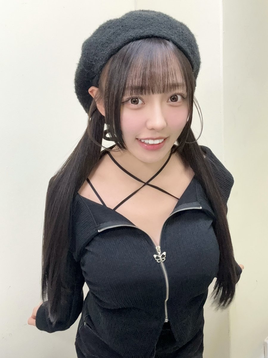 SUZUME_INWS's tweet photo. おはちゅん！🖤 https://t.co/5bokQhauYM