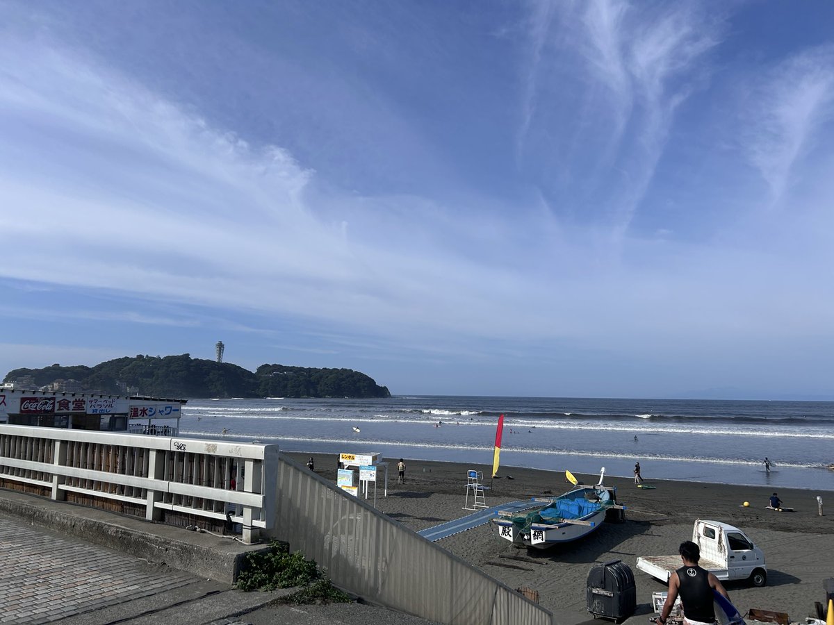 kanhide3's tweet photo. 朝1サーフィンだん。頭、頭オーバーだけど意外とメローなオンショア。たまにミドルで面つるで形良い波あったけど、なかなか乗れず1本しか会心の一撃決められなかった。でも毎日サイズのある波でサーフィンできてるから体が仕上がってきてる気がする。#湘南 #茅ヶ崎 #サーフィン #84/365 https://t.co/DlhXMu812i