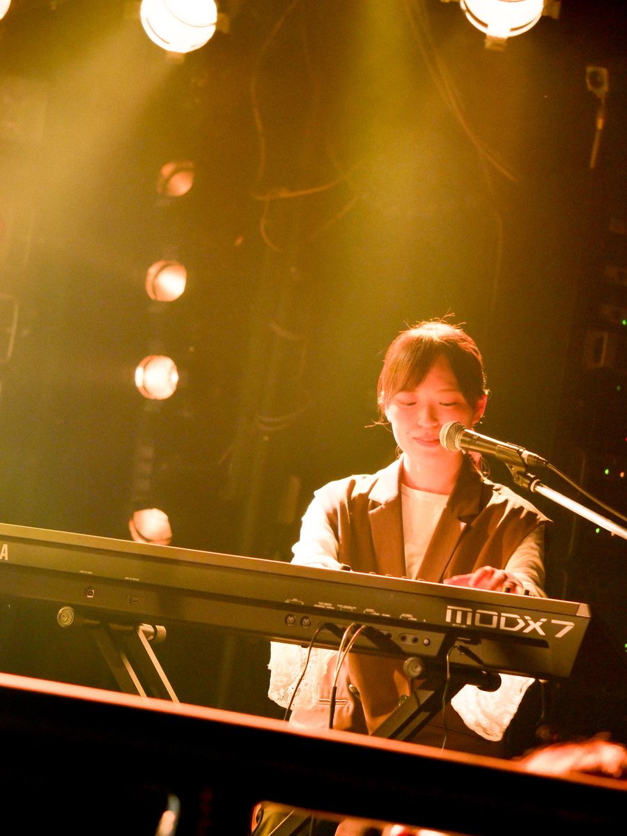 atalasiinami's tweet photo. 20260710 前橋DYVER
"ピウムジカ5th Anniversary tour
Take FIVE"
わらび1stライブ🌟
七夕祭り初日、響袈ちゃんが組んだバンドのお披露目となりました💫
初ライブを一目見ようと、沢山集まってましたね〜♨️
高校以来のエレキギターを弾いて、楽しそうに歌う響袈ちゃんから、サブスク公開の発表も！ https://t.co/zL1kjJcZvV