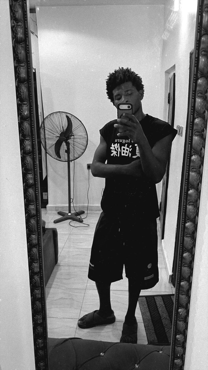 nolimitfamous's tweet photo. Dis post no go get engagement oh 
Cuz I no get big nyash and breast 🍑 https://t.co/jhlRCO8SqT