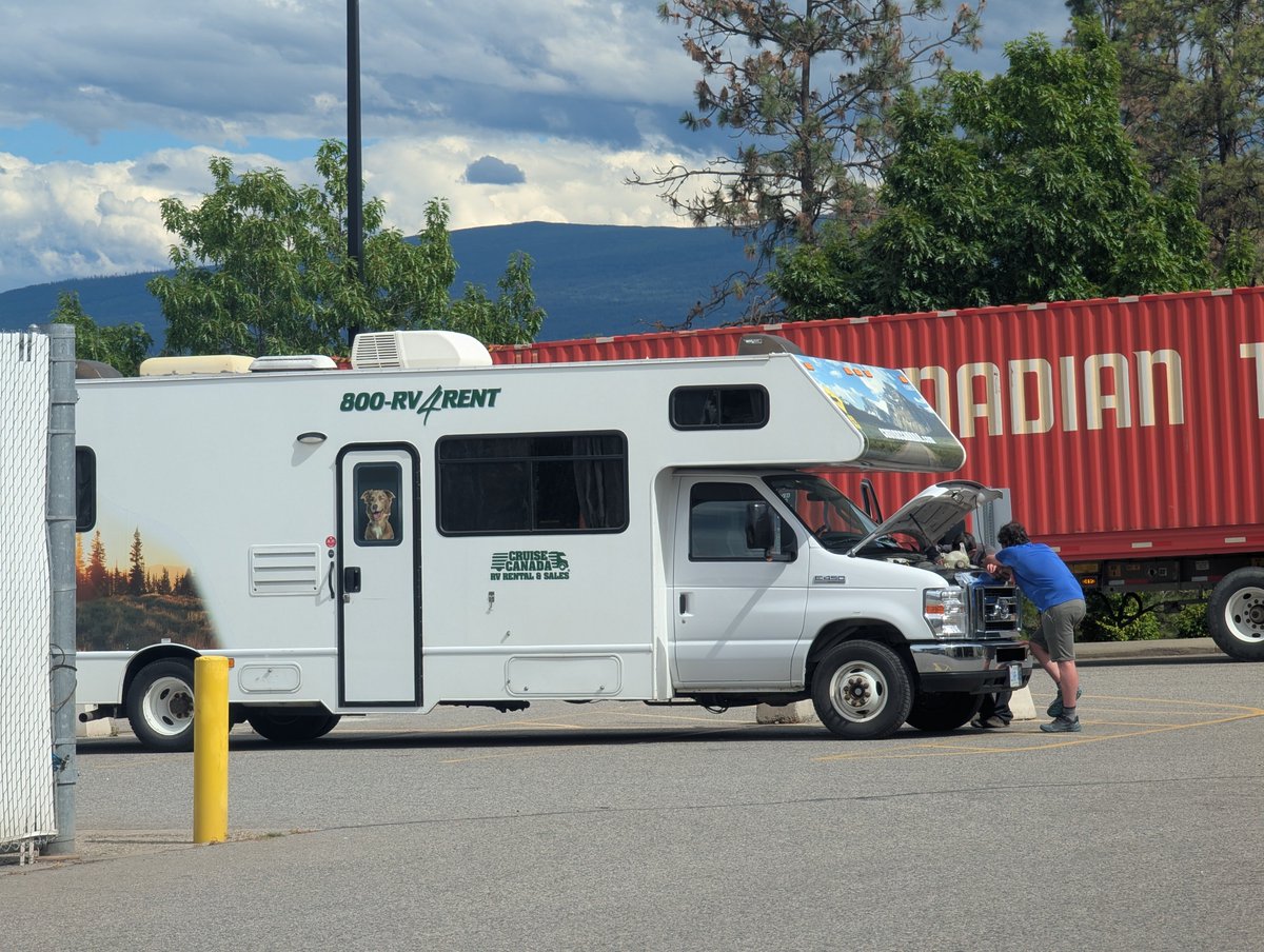 SweetTravelOfMi's tweet photo. #cruisecanada #cruisecanadaRVrentals
#betherenow
Been broken down for 2 days with NO help! Please send us a new RV. https://t.co/ycX2uR9veM