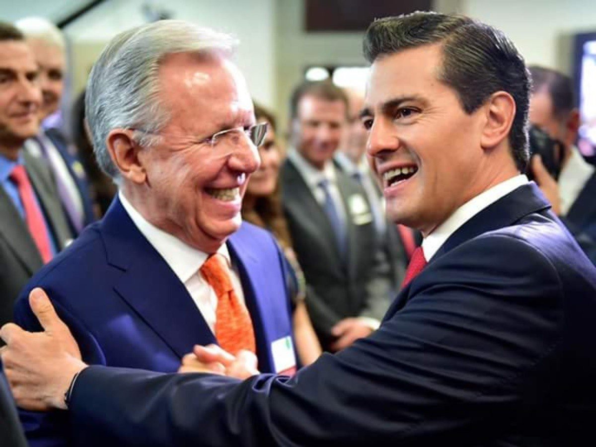 Edvolucion's tweet photo. @lopezdoriga Viven y aprovechan el momento, definitivamente.

...como cuando te caía el "chayote", ¿recuerdas? https://t.co/rSo13whE27
