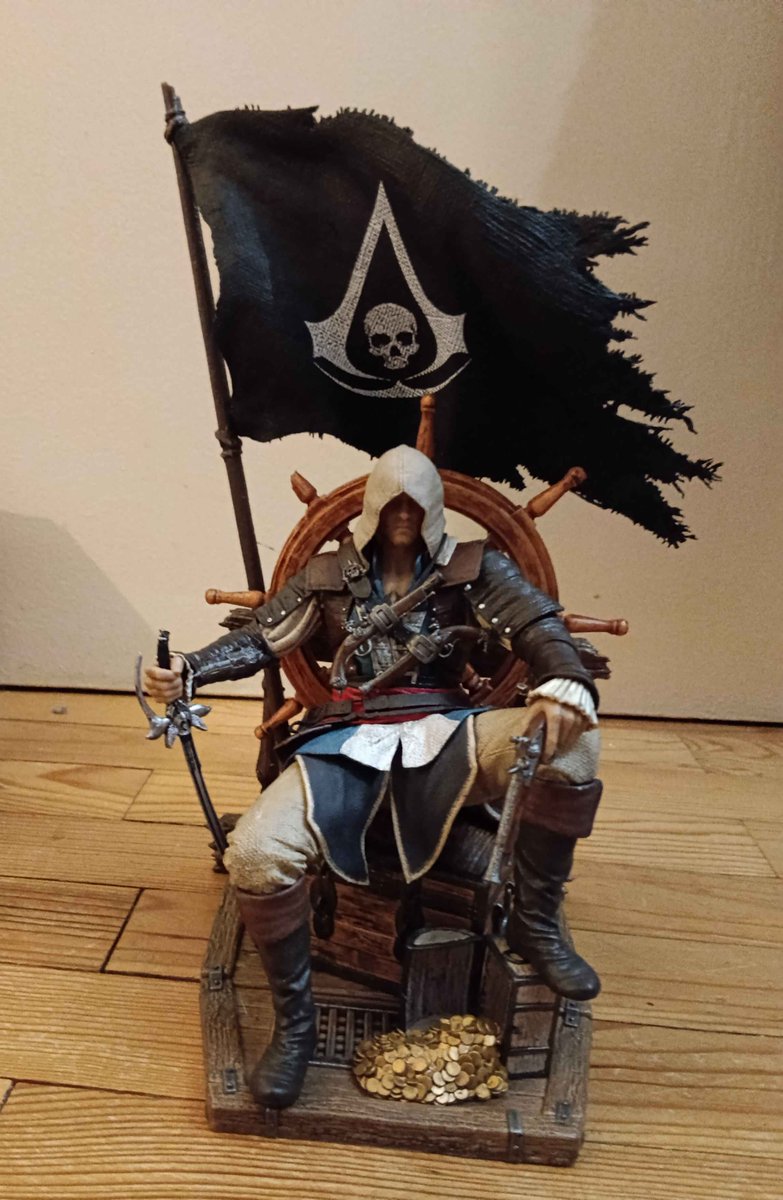 Daily_LSA's tweet photo. @AssassinsFR On ne parlera jamais assez des détails sur l'arrière de la figurine. Elle envoie du lourd! 💜 https://t.co/YGuMWPIwoC