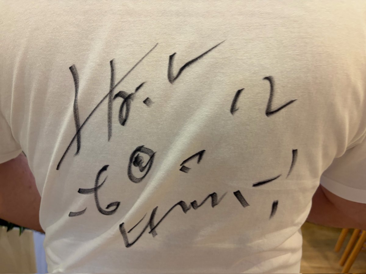 AndoYusuke819's tweet photo. 梨漢の背中(。゜▽゜)👕 https://t.co/Nx26S59uEt
