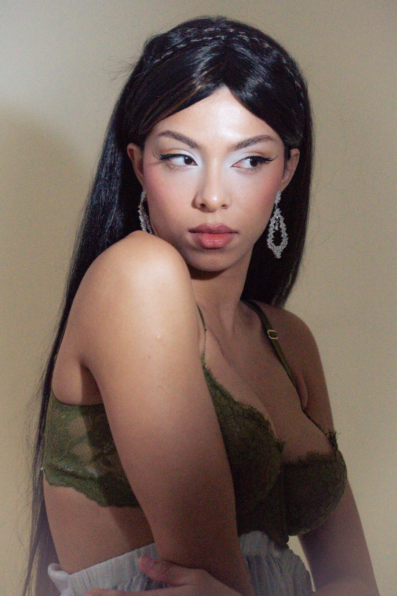 joanaizzytaylor's tweet photo. Recreated this makeup look from the Odyssey press: https://t.co/HqQTsLjavD