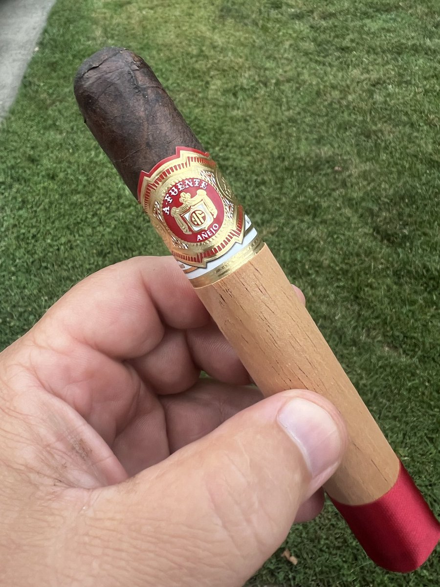 FatFrank39's tweet photo. Anejo for Fuente Friday. https://t.co/v63REyMc5L