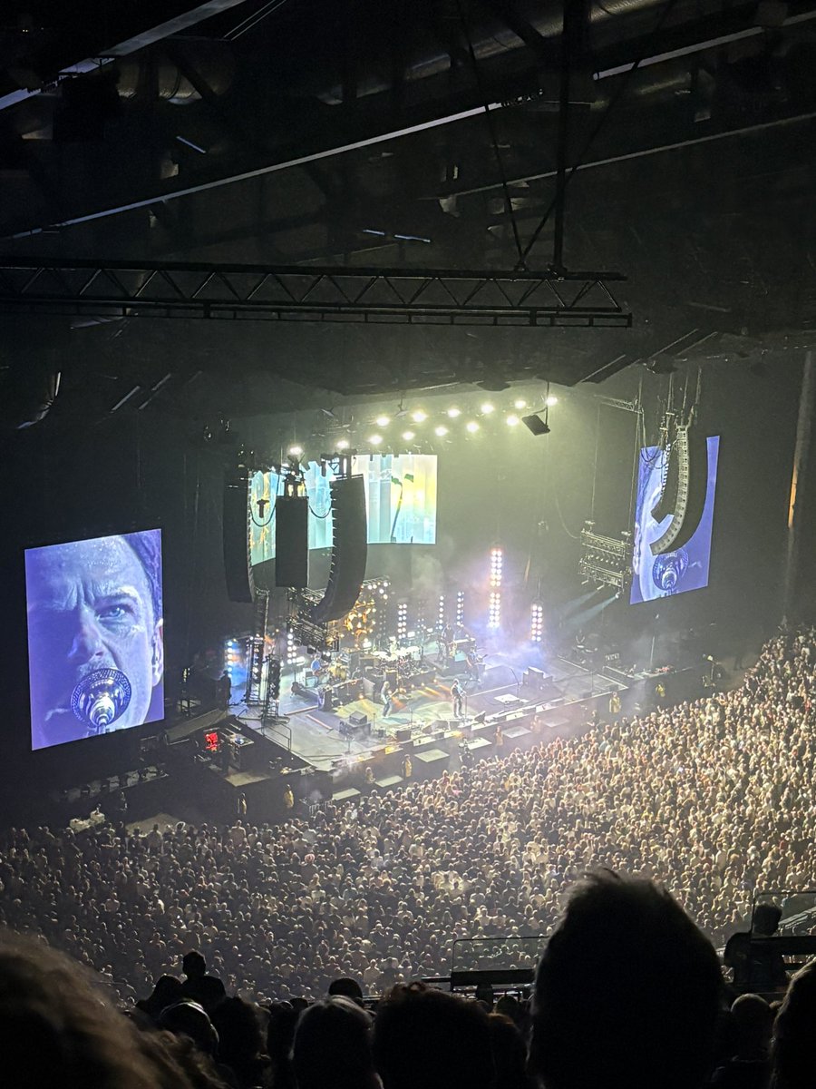 agowerz04's tweet photo. 06.07.26
Kings of Leon - Leeds arena
(The Snuts support) https://t.co/KtHJ0pvodk