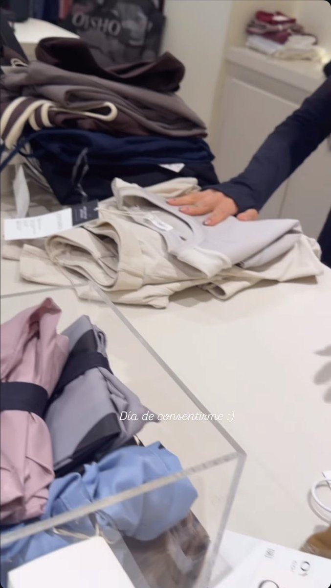 lysasaaaa's tweet photo. Caeli using mothers song for retail therapy  omg 🫦😍😍 ~ ariana grande 7 rings 
#kenzeli 
#teamcaeli 
#caeli https://t.co/aOrpQimgjG